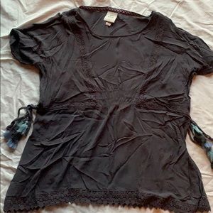 Shirt with fringe like sides